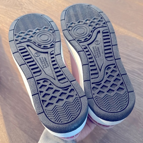 NWT! HELLO KITTY SANRIO women’s casual court sneakers. - Picture 6 of 6